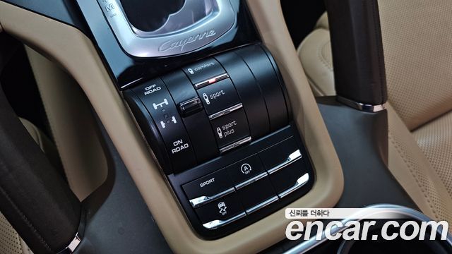 Porsche Cayenne 2017 — photo 30