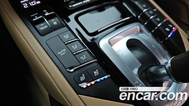 Porsche Cayenne 2017 — photo 31
