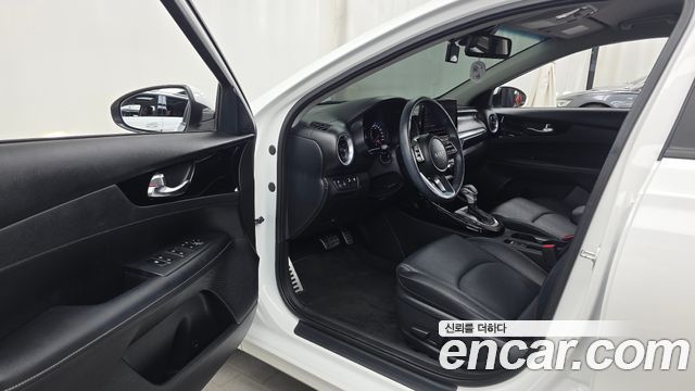 Kia K3 2023 — photo 13