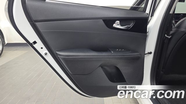 Kia K3 2023 — photo 15