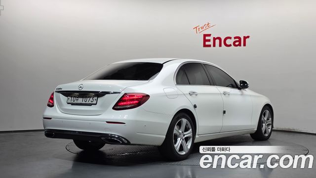 Mercedes-Benz E-Class 2017 — photo 2