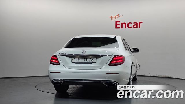 Mercedes-Benz E-Class 2017 — photo 4