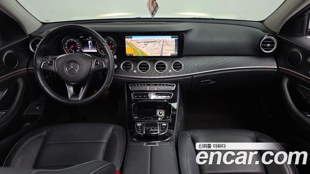 Mercedes-Benz E-Class 2017 — photo 7