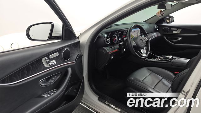 Mercedes-Benz E-Class 2017 — photo 10