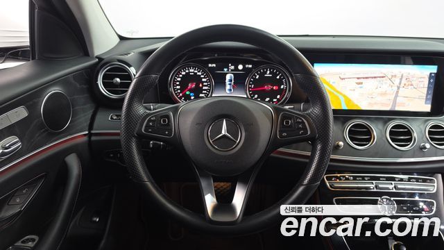 Mercedes-Benz E-Class 2017 — photo 13