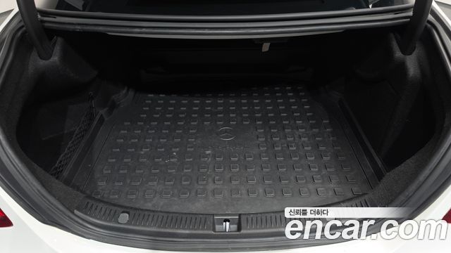 Mercedes-Benz E-Class 2017 — photo 20