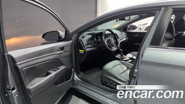 Hyundai AVANTE 2016 — photo 13