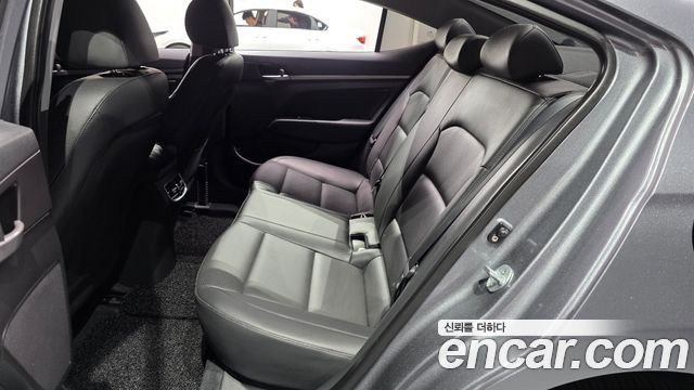 Hyundai AVANTE 2016 — photo 17