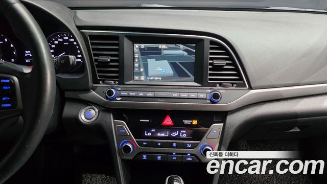 Hyundai AVANTE 2016 — photo 23