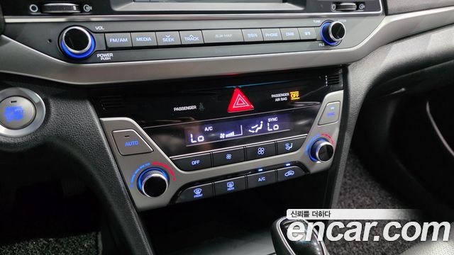Hyundai AVANTE 2016 — photo 24