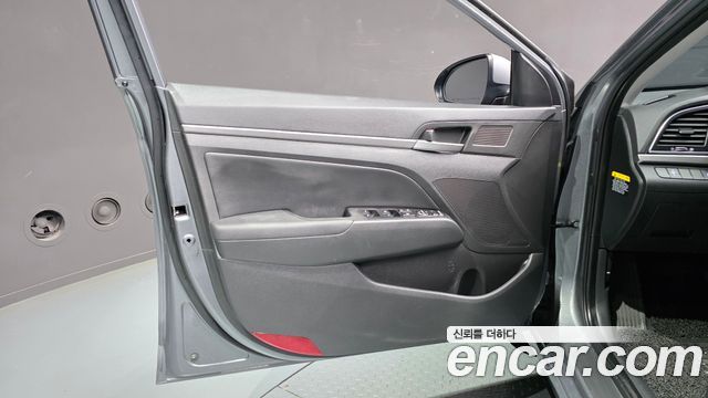 Hyundai AVANTE 2016 — photo 14