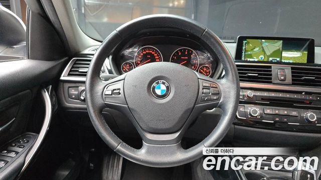 BMW 3-Series 2016 — photo 19