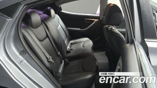 Hyundai AVANTE 2015 — photo 11