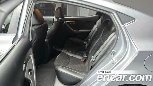 Hyundai AVANTE 2015 — photo 12