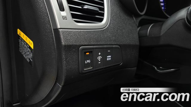 Hyundai AVANTE 2015 — photo 16