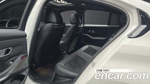 BMW 3-Series 2021 — photo 17