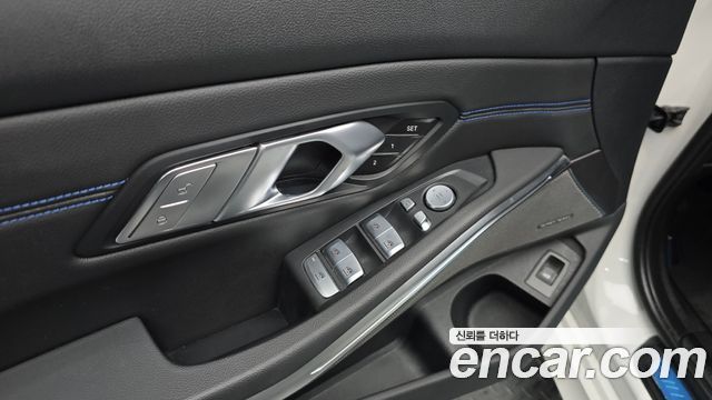 BMW 3-Series 2021 — photo 21
