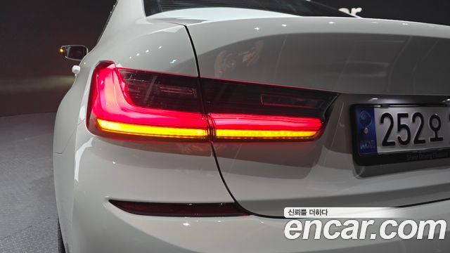 BMW 3-Series 2021 — photo 9