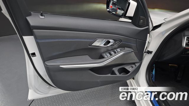 BMW 3-Series 2021 — photo 14