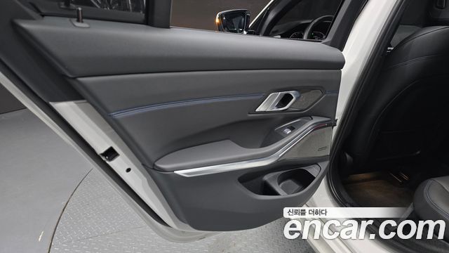BMW 3-Series 2021 — photo 15