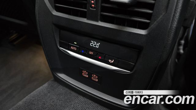 BMW 3-Series 2021 — photo 28
