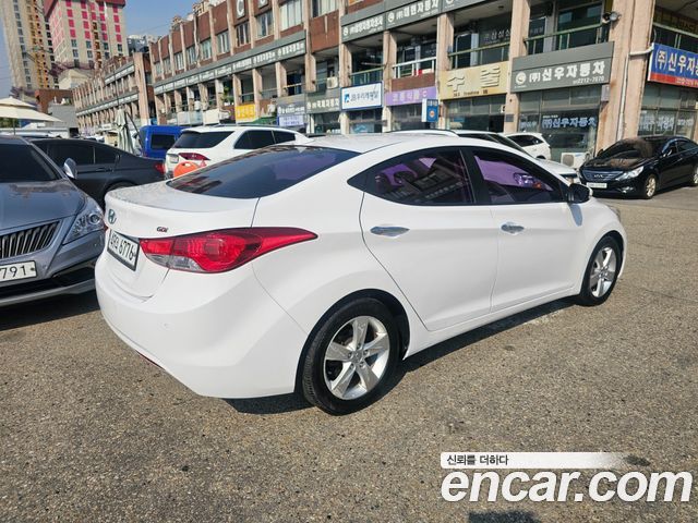 Hyundai AVANTE 2013 — photo 3