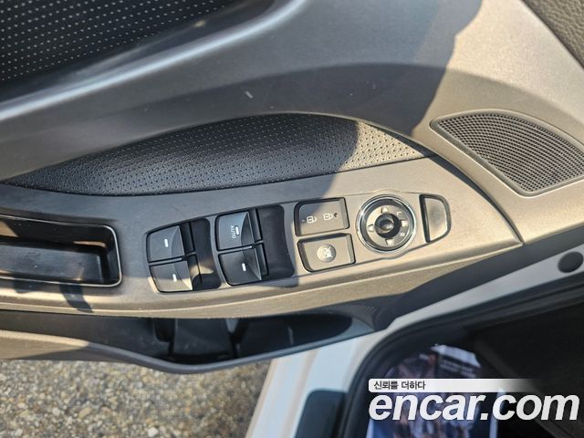 Hyundai AVANTE 2013 — photo 7