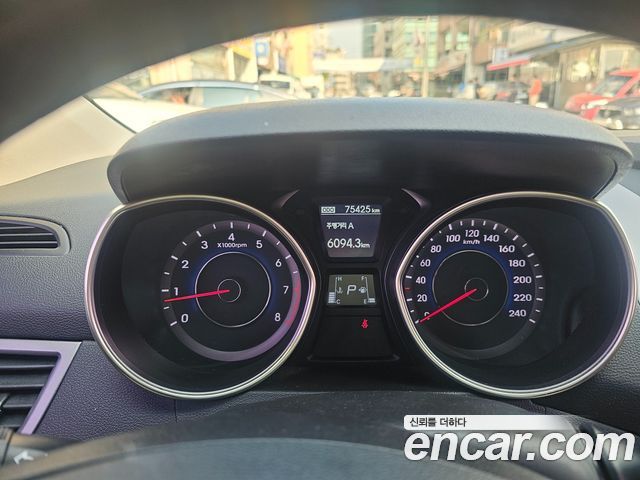 Hyundai AVANTE 2013 — photo 9