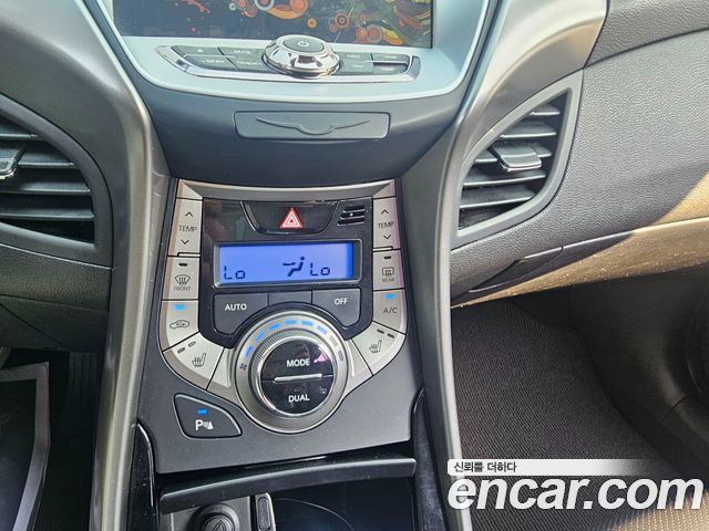 Hyundai AVANTE 2013 — photo 10
