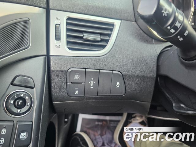 Hyundai AVANTE 2013 — photo 13