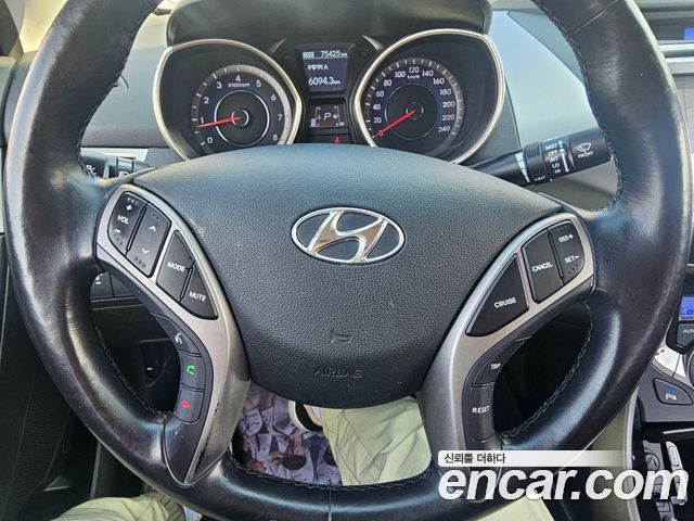 Hyundai AVANTE 2013 — photo 14