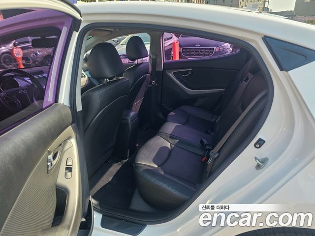 Hyundai AVANTE 2013 — photo 15