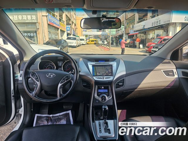 Hyundai AVANTE 2013 — photo 16