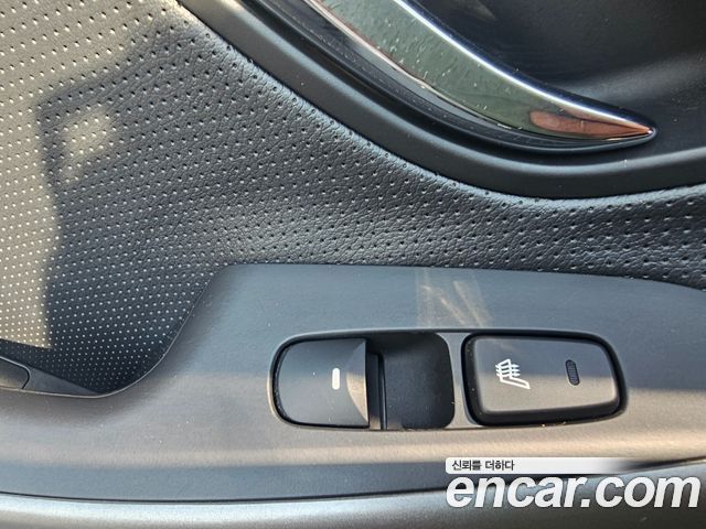 Hyundai AVANTE 2013 — photo 17