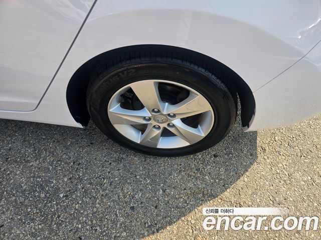 Hyundai AVANTE 2013 — photo 18