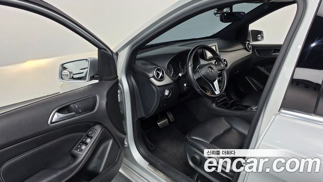 Mercedes-Benz B-Class 2013 — photo 10