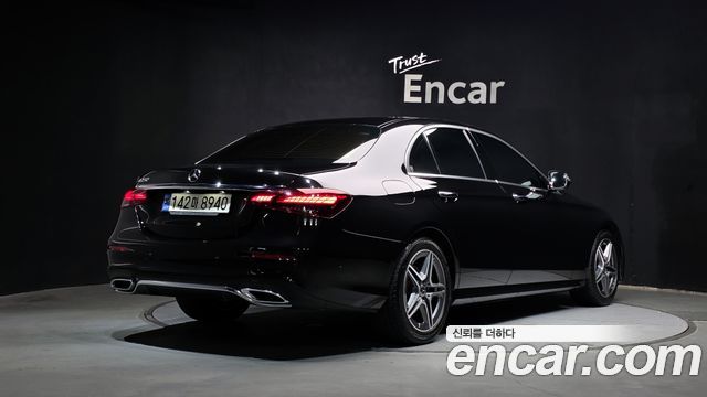 Mercedes-Benz E-Class 2023 — photo 2