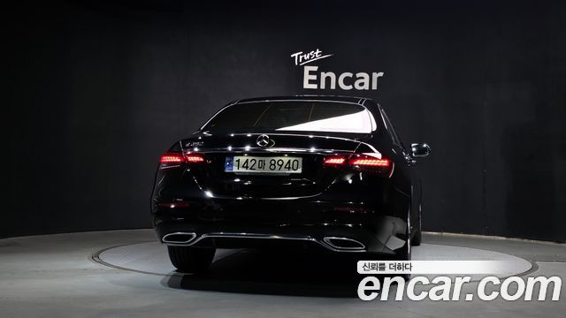 Mercedes-Benz E-Class 2023 — photo 4