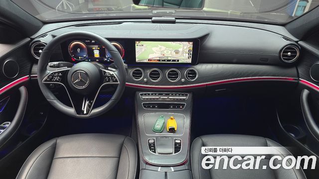 Mercedes-Benz E-Class 2023 — photo 10