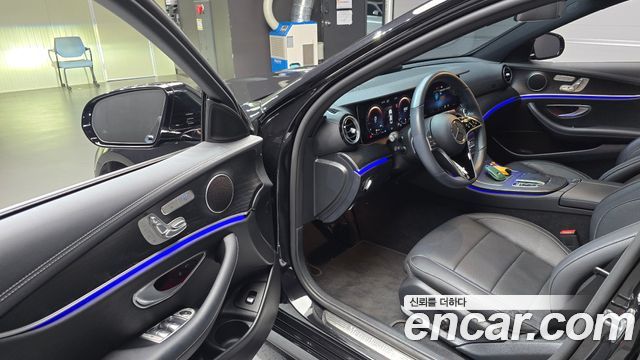 Mercedes-Benz E-Class 2023 — photo 13