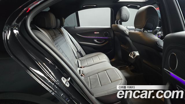 Mercedes-Benz E-Class 2023 — photo 17
