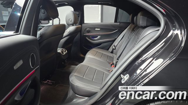 Mercedes-Benz E-Class 2023 — photo 18