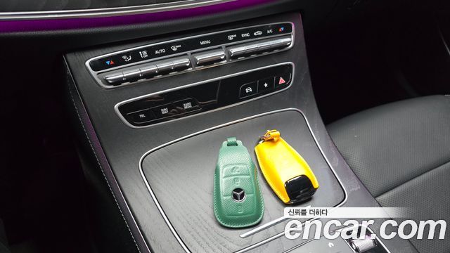 Mercedes-Benz E-Class 2023 — photo 25