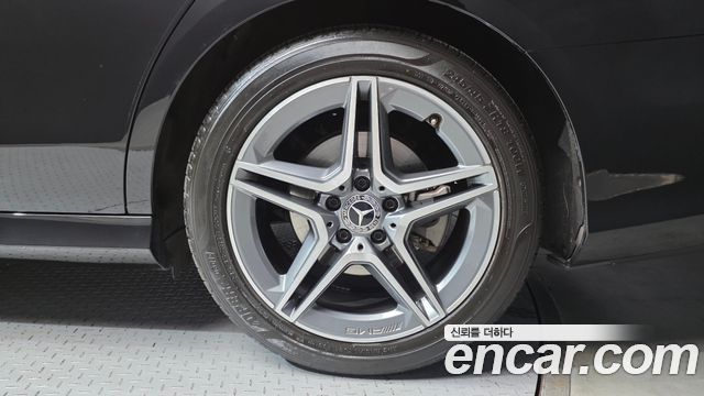 Mercedes-Benz E-Class 2023 — photo 7