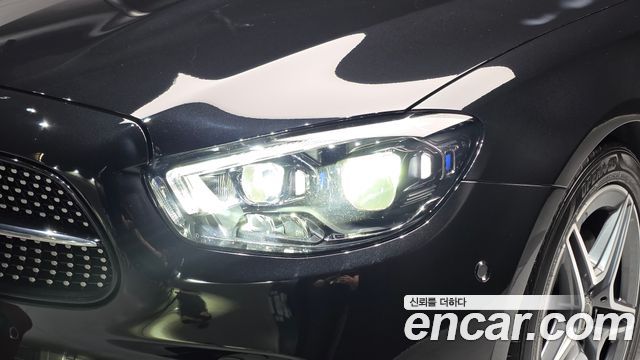 Mercedes-Benz E-Class 2023 — photo 8