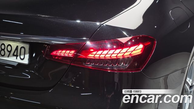 Mercedes-Benz E-Class 2023 — photo 9