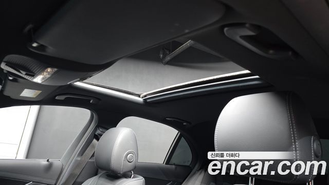 Mercedes-Benz E-Class 2023 — photo 31