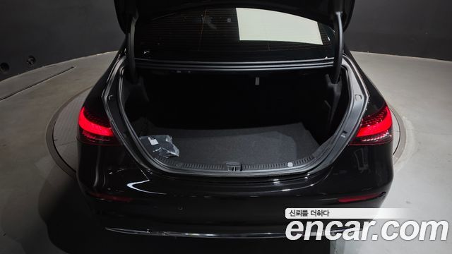 Mercedes-Benz E-Class 2023 — photo 34