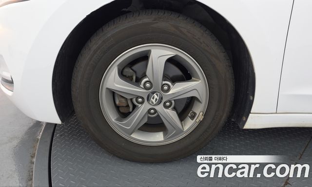 Hyundai AVANTE 2018 — photo 5