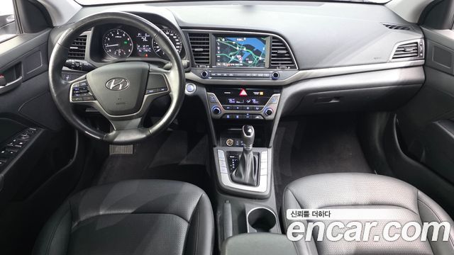 Hyundai AVANTE 2018 — photo 10